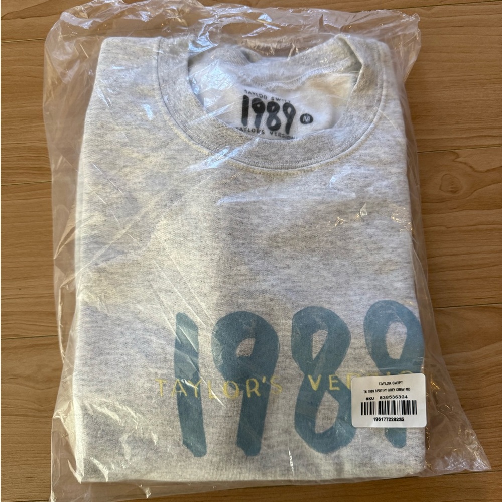 Taylor Swift 1989 Spotify Fans First Exclusive sweatshirt